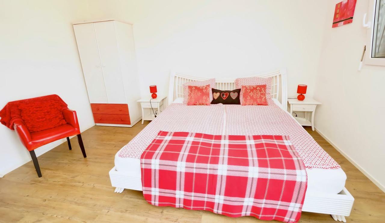 Cave Du Treyblanc Bed & Breakfast Luins Екстериор снимка
