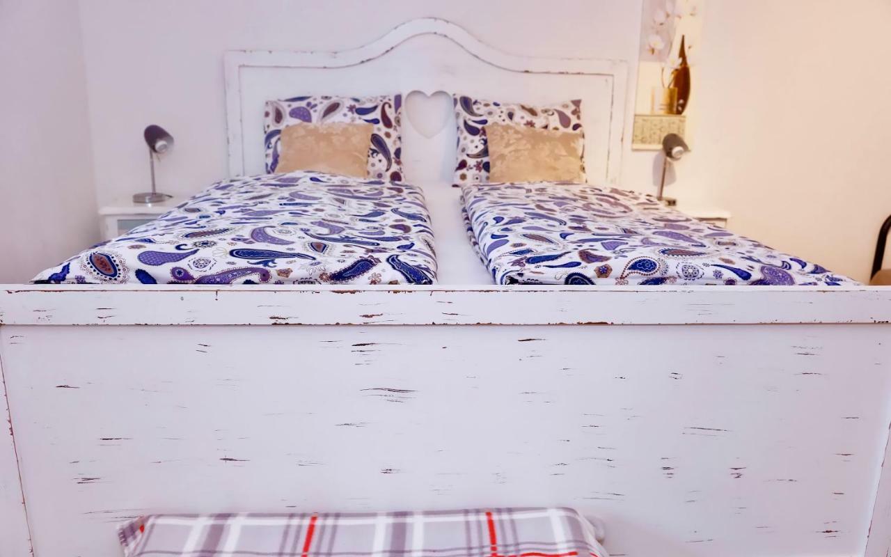 Cave Du Treyblanc Bed & Breakfast Luins Екстериор снимка
